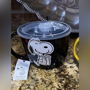 Peanuts Snoopy Soup Mug 23.5oz - vented lid black and white - Brand new!